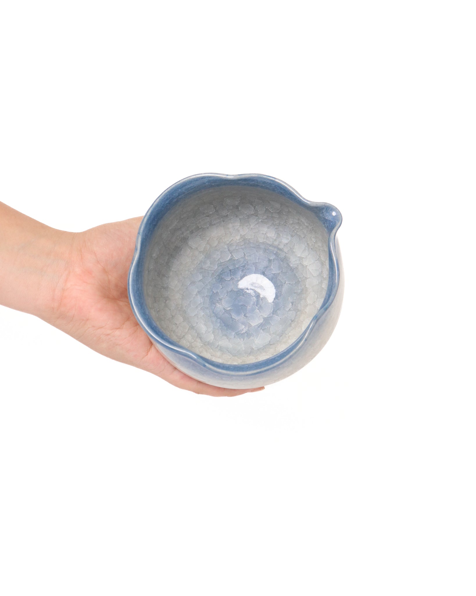 Kinh katakuchi flower shape blue color.